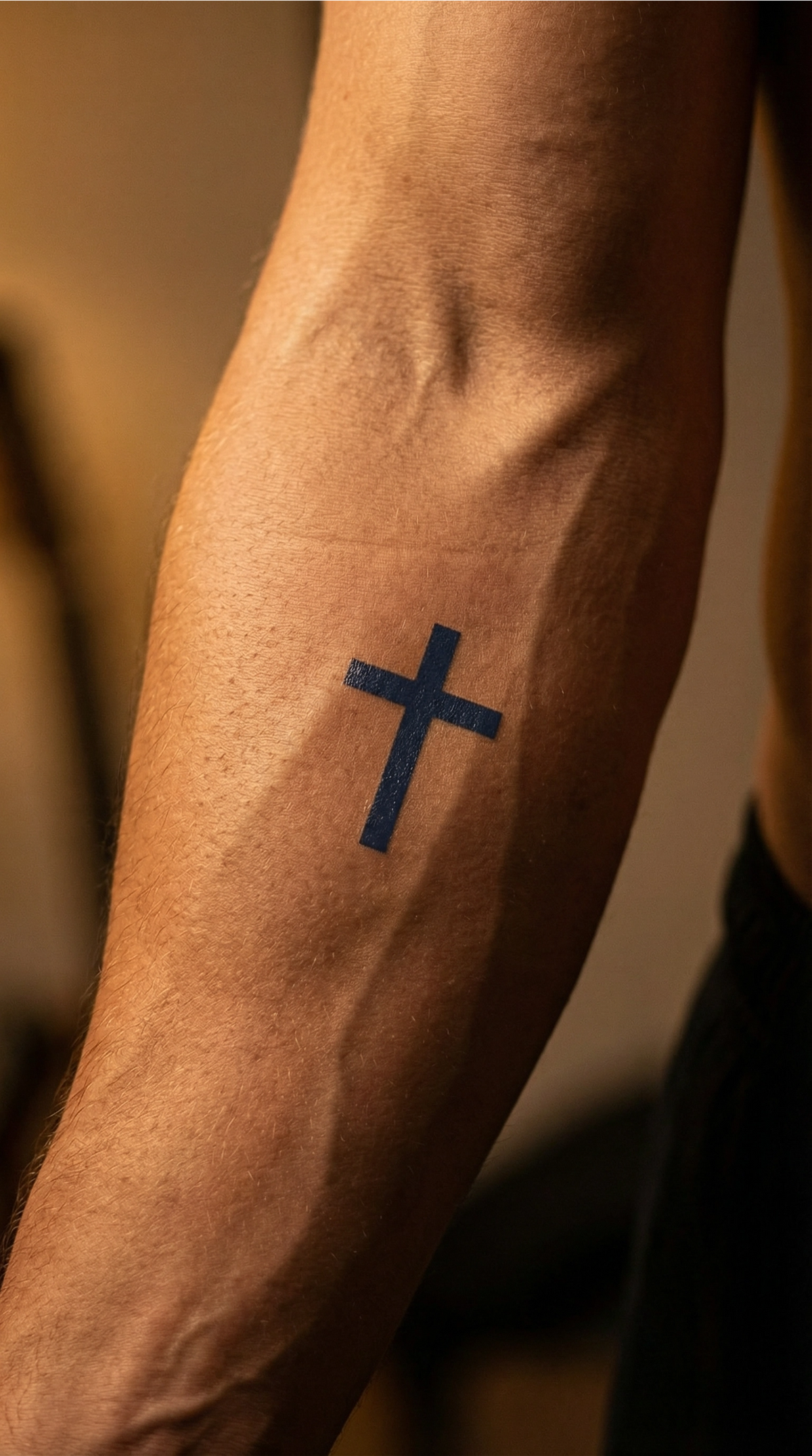 Tatuaj temporar cu o cruce fină, model Credință 2