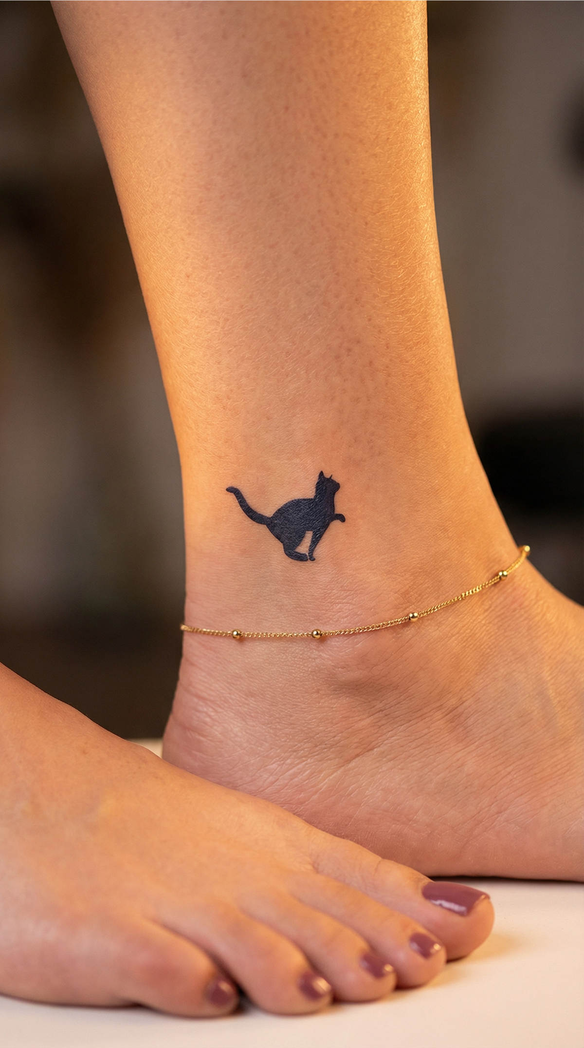 Tatuaj temporar cu pisică, cu linii fine, modelul Pisica 2, aplicat pe piele